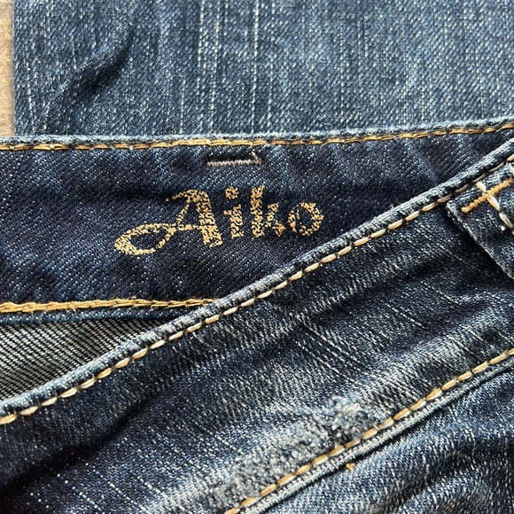 Blue jeans - Picture 3 of 5